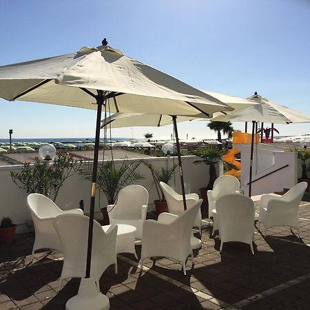 רימיני Hotel Belvedere Spiaggia מראה חיצוני תמונה