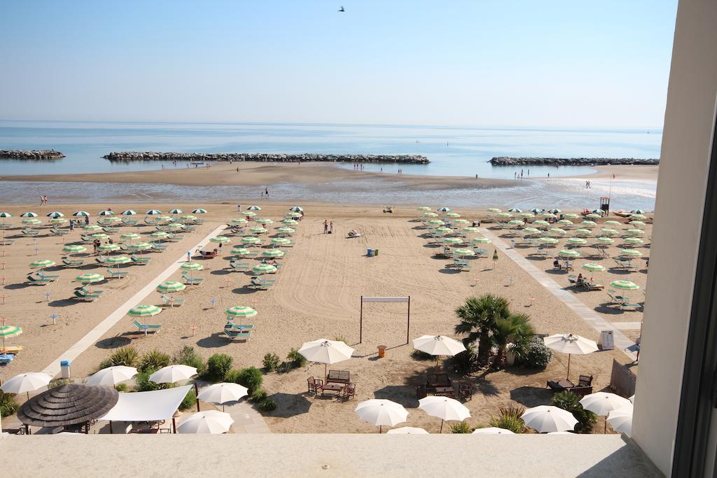 רימיני Hotel Belvedere Spiaggia מראה חיצוני תמונה